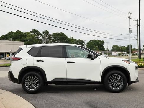 Used 2023 Nissan Rogue S FWD image 10