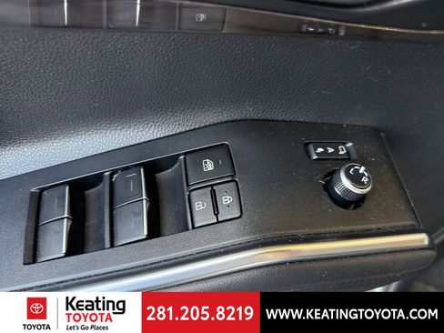 Used 2024 Toyota Highlander Limited image 14