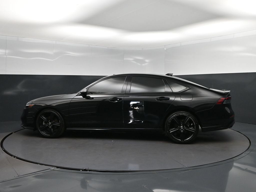 Used 2025 Honda Accord Sport image 4
