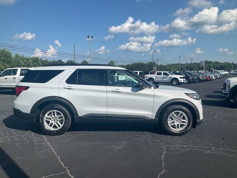 New 2026 Ford Explorer Active RWD image 4