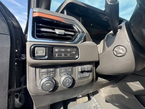 Used 2025 GMC Yukon Denali w/ Denali Reserve Package AWD/4WD image 18
