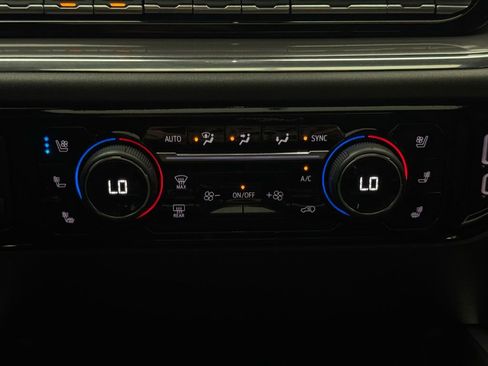 Used 2025 Chevrolet Silverado 2500 High Country w/ Technology Package AWD/4WD image 31