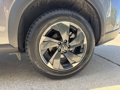 Used 2024 Nissan Rogue SV image 14