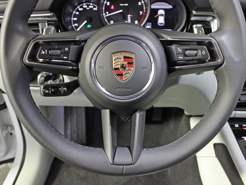 Certified 2025 Porsche Macan image 23