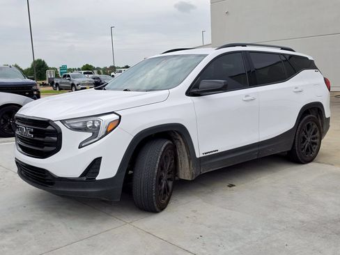Used 2021 GMC Terrain SLE w/ Driver Convenience Package FWD image 17