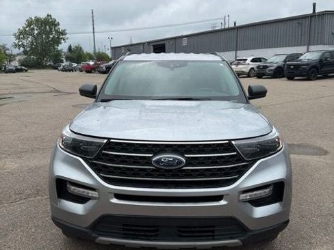Used 2022 Ford Explorer XLT w/ Equipment Group 202A AWD/4WD image 6