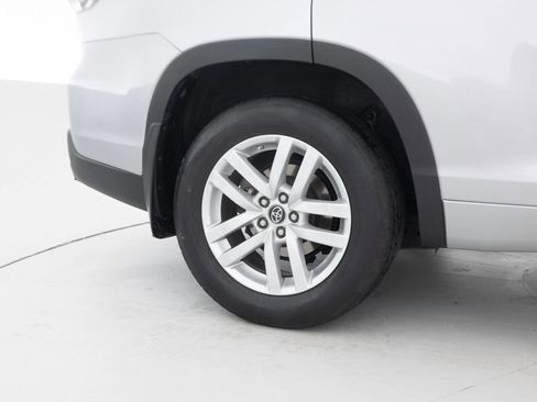 Used 2016 Toyota Highlander LE AWD/4WD image 21