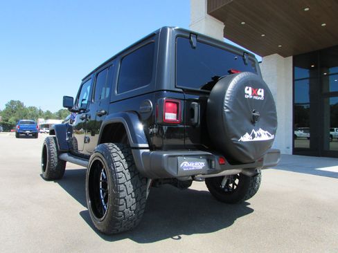Used 2021 Jeep Wrangler Unlimited Sahara image 3