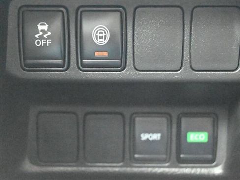 Used 2021 Nissan Rogue Sport S image 27