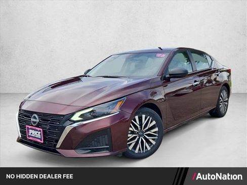 Used 2025 Nissan Altima 2.5 SV FWD image 1