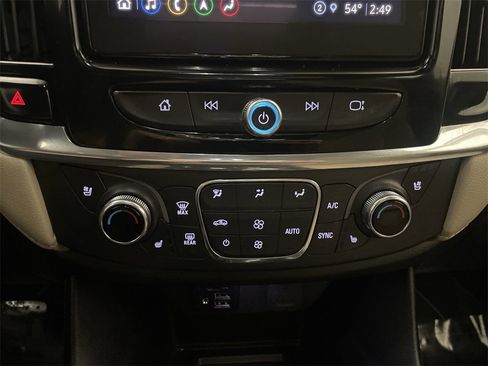 Used 2023 Chevrolet Traverse Premier image 12