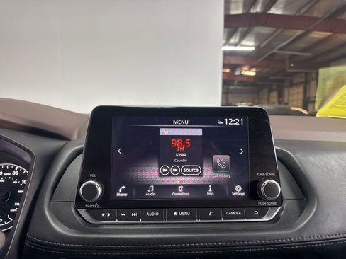 Used 2023 Nissan Rogue SV image 15