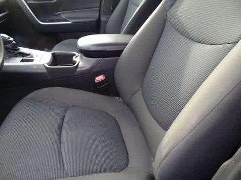 Certified 2022 Toyota RAV4 LE image 8