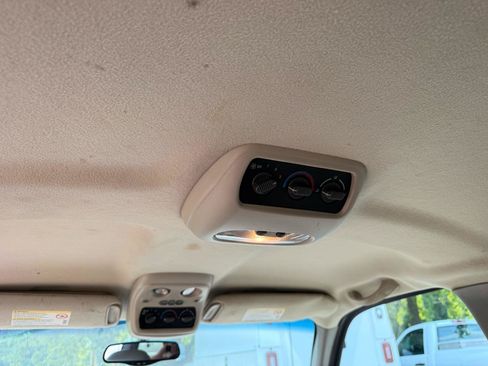 Used 2002 Chevrolet Suburban LS RWD image 16
