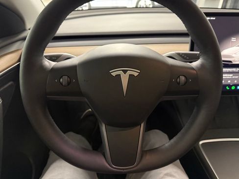 Used 2023 Tesla Model Y Long Range AWD/4WD image 9