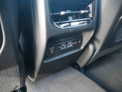 New 2025 Jeep Grand Cherokee Limited w/ Luxury Tech Group II image 13