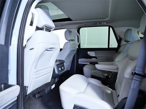 Certified 2025 Ford Expedition Active image 14