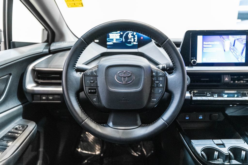 Used 2025 Toyota Prius LE FWD image 16