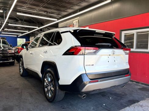 Used 2019 Toyota RAV4 Limited w/ Advanced Technology Package AWD/4WD image 4