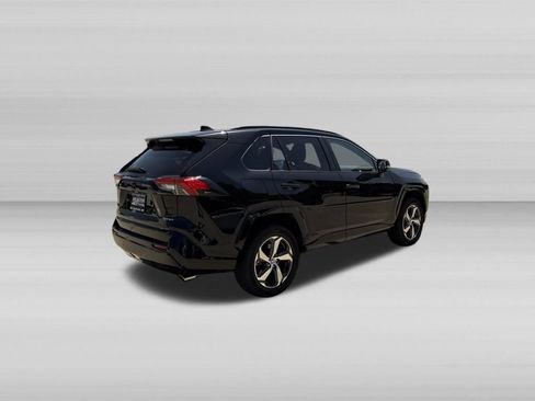 Used 2025 Toyota RAV4 SE w/ Weather & Moonroof Package AWD/4WD image 6