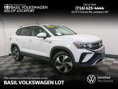 Used 2024 Volkswagen Taos SE w/ Panoramic Sunroof Package
