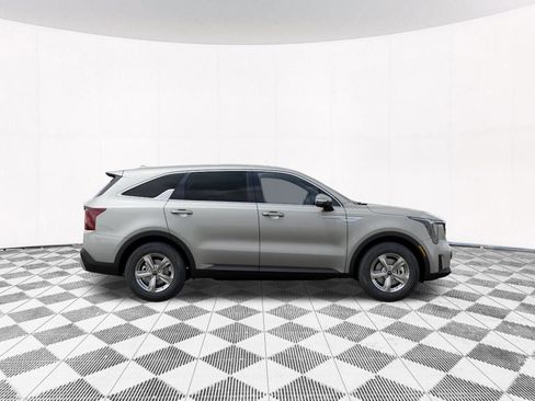 Used 2026 Kia Sorento LX FWD image 7