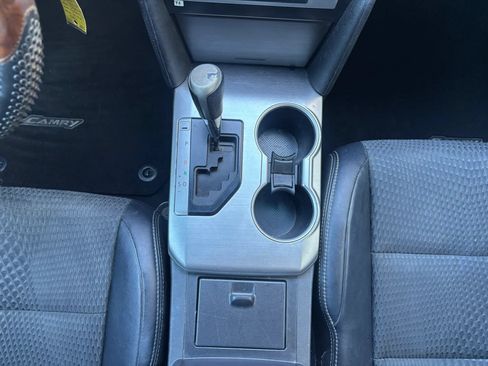 Used 2014 Toyota Camry SE FWD image 19