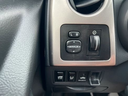 Used 2007 Toyota Matrix XR image 17