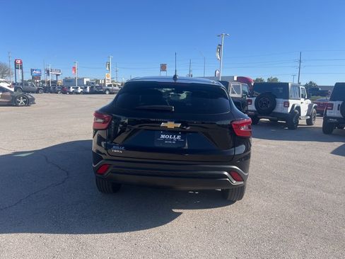 Used 2025 Chevrolet Trax LS image 4
