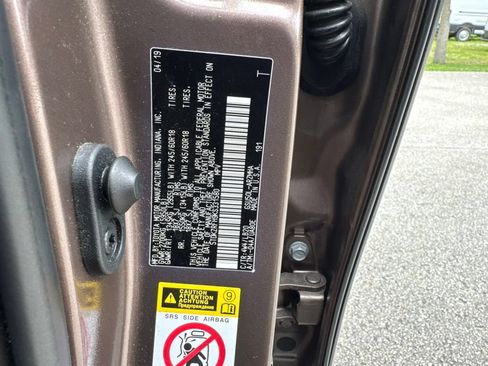 Used 2019 Toyota Highlander XLE FWD image 14
