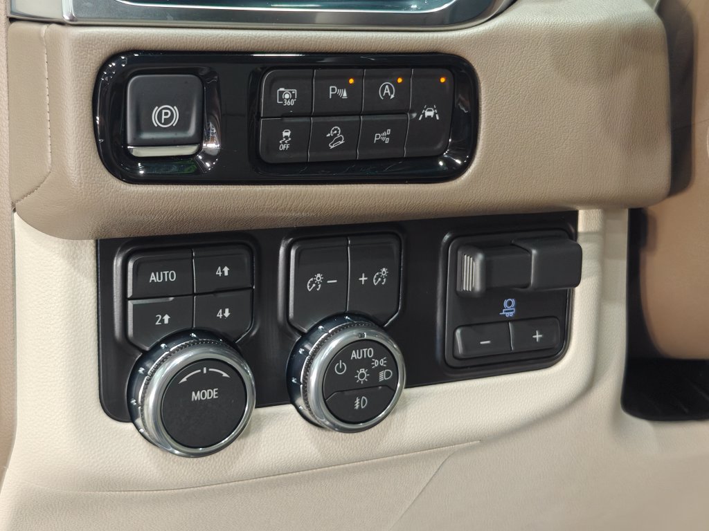 Used 2026 GMC Yukon Denali w/ Advanced Technology Package AWD/4WD image 8