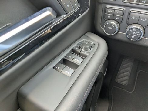 New 2025 Chevrolet Suburban High Country image 28