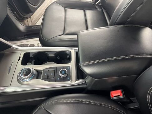 Used 2021 Ford Explorer XLT w/ Equipment Group 202A image 28