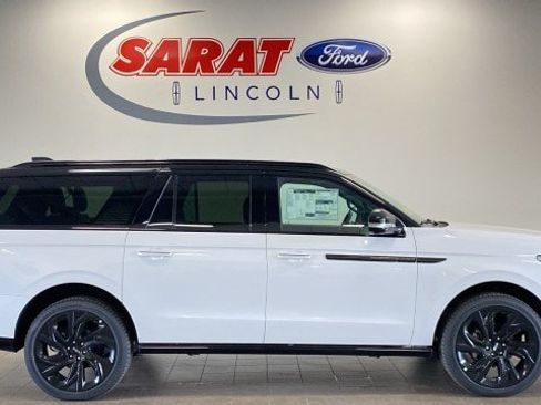 New 2026 Lincoln Navigator L Black Label AWD/4WD image 1