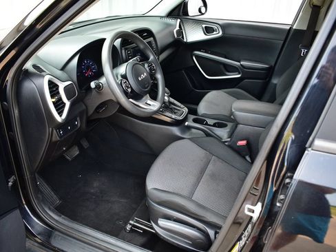 Used 2022 Kia Soul LX FWD image 15