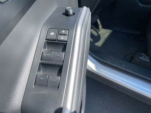 Used 2023 Toyota Highlander XLE AWD/4WD image 13