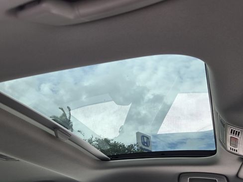 Used 2024 Volkswagen Jetta SE w/ Panoramic Sunroof Package FWD image 18