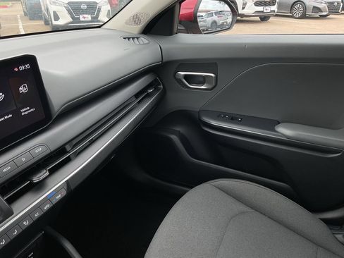 Used 2025 Kia K4 LXS image 34