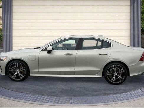 Used 2022 Volvo S60 T8 Inscription image 5