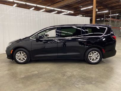 Used 2024 Chrysler Pacifica Touring-L