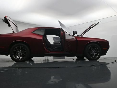 Used 2018 Dodge Challenger GT AWD/4WD image 38