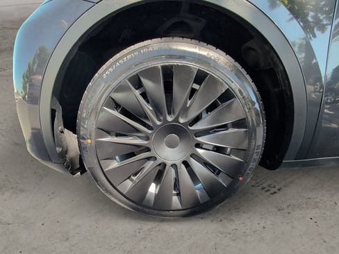 Used 2024 Tesla Model Y Long Range AWD/4WD image 14
