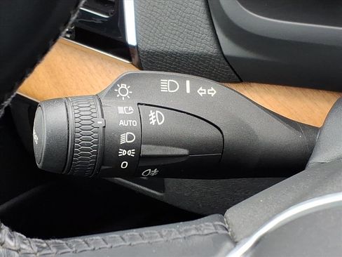 Used 2021 Volvo XC90 T6 Momentum w/ Protection Package Premier image 25