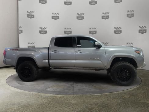 Used 2018 Toyota Tacoma TRD Sport w/ Technology Package AWD/4WD image 6