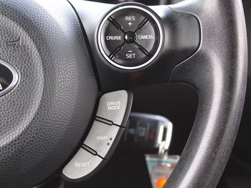 Used 2017 Kia Soul + image 27