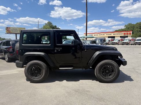 Used 2018 Jeep Wrangler Sport AWD/4WD image 4