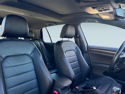 Used 2018 Volkswagen GTI SE w/ SE Leather Package image 31