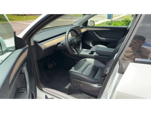 Used 2023 Tesla Model Y Long Range AWD/4WD image 5
