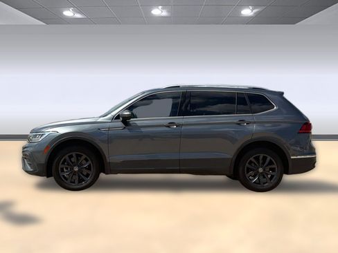 Used 2022 Volkswagen Tiguan SE FWD image 2