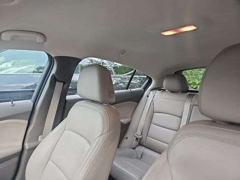 Used 2018 Chevrolet Cruze Premier FWD image 8